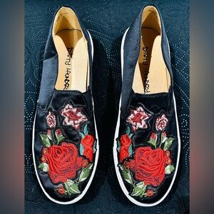 Dirty Laundry Black Slip-On Sneakers with Red Floral Embroidery Sz 8 NWOB